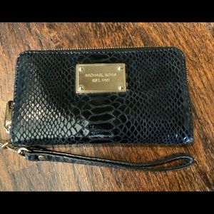 Michael Kors  Wristlet
